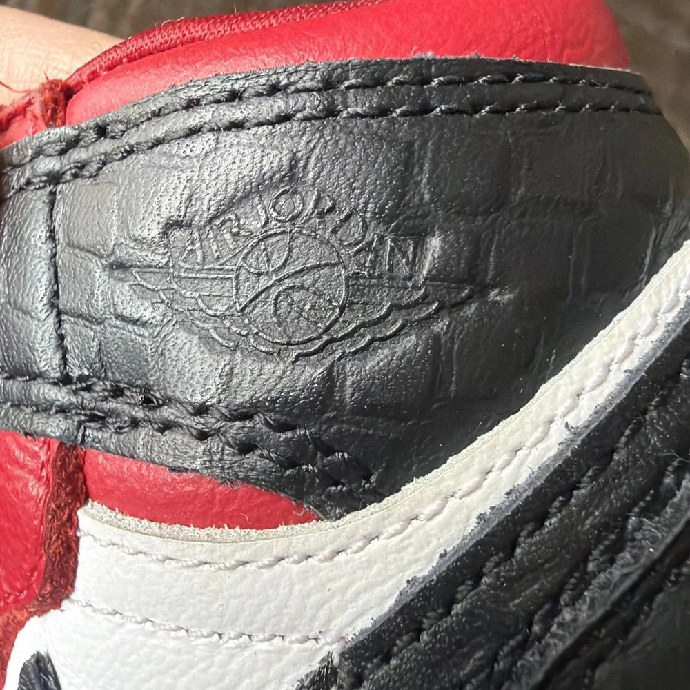 Nike Air Jordan 1 Mid Unisex Kids Leather Mid-Top Sneakers Red/White/Black 7 C